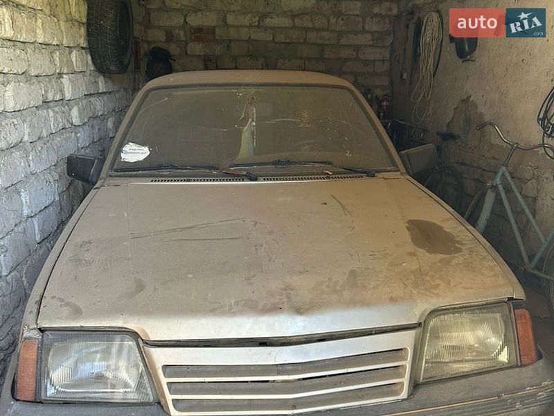 Седан Opel Ascona 1986 в Скале-Подольской