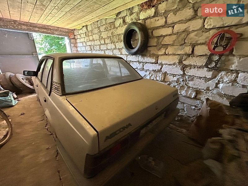 Седан Opel Ascona 1986 в Скале-Подольской