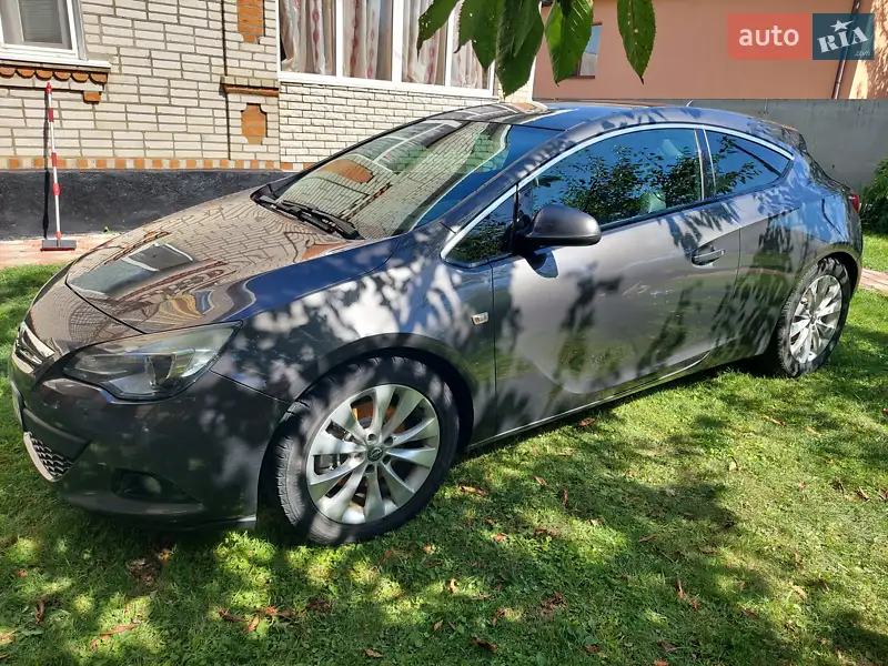 Opel Astra GTC 2012