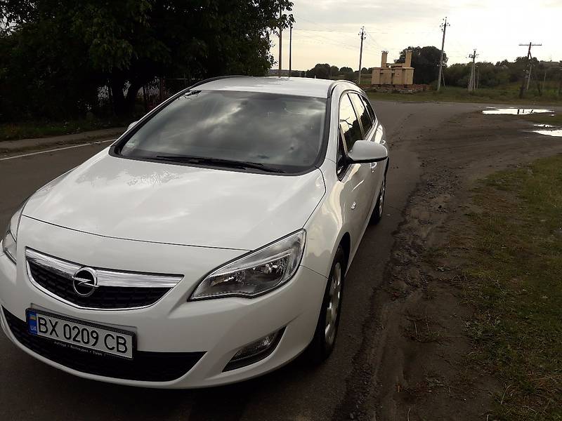 Opel Astra 2012 года