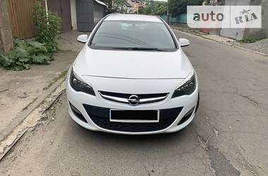 Opel Astra Sports Tourer 2012