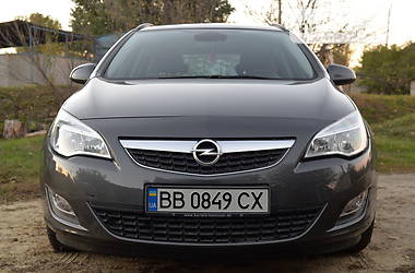 Opel Astra  2011