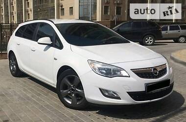 Opel Astra  2011