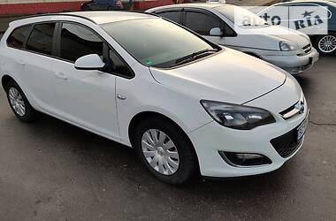 Opel Astra Sports Tourer 2012