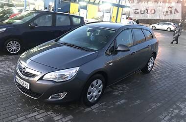 Opel Astra Sports Tourer   2011