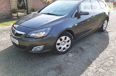 Opel Astra  1,7  2012