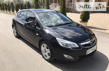 Opel Astra  2010