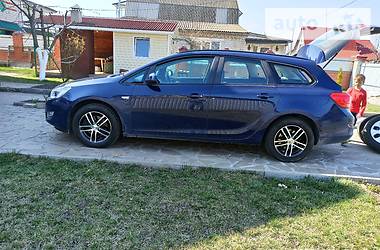 Opel Astra sport tourer 2012