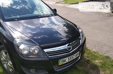 Opel Astra  2010