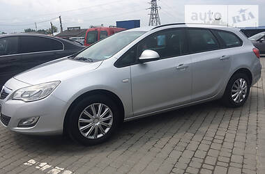 Opel Astra  2011