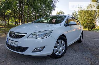 Opel Astra Xenon 2011