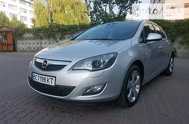 Opel Astra  2011