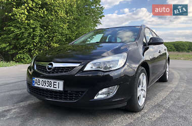 Opel Astra Sports Tourer  2011