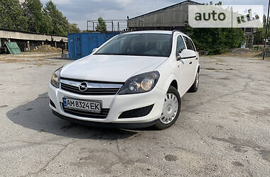 Opel Astra  2010