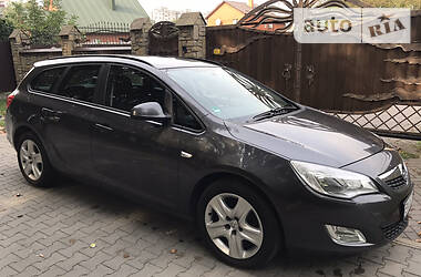 Opel Astra SVEZNAK  2011