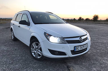 Opel Astra  2011