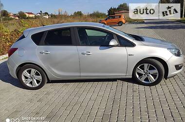 Opel Astra  2012