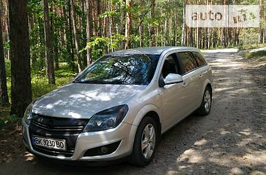 Opel Astra  2011