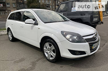 Opel Astra  2012