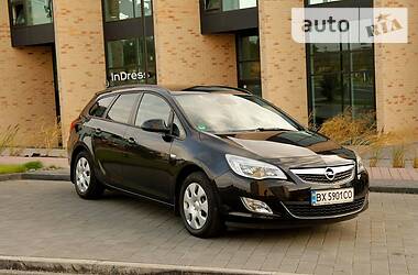 Opel Astra  2011