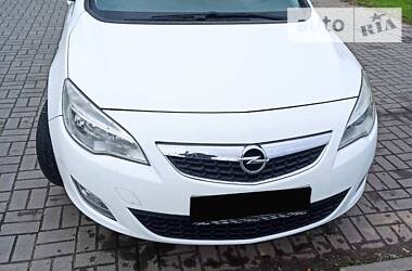 Opel Astra  2012