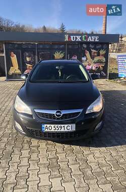 Opel Astra  2012