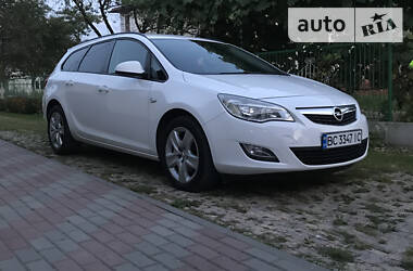 Opel Astra  2011