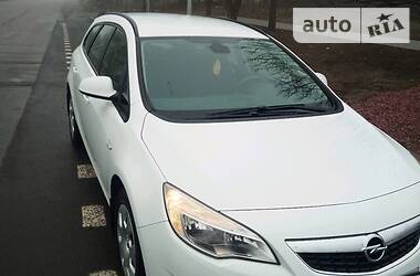 Opel Astra  2011