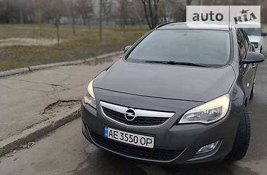 Opel Astra  2011