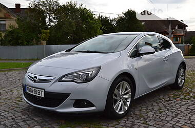 Opel Astra GTC 2011