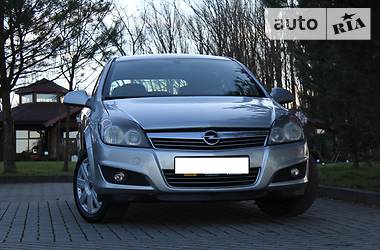 Opel Astra BEZVKLADU 2011