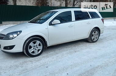 Opel Astra Official 2012
