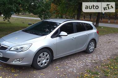 Opel Astra  2012