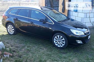 Opel Astra sport touer  2012