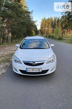 Opel Astra  2011