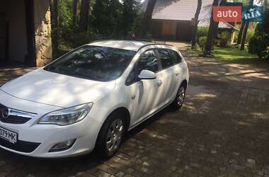 Opel Astra 2012