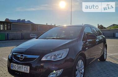 Opel Astra  2011