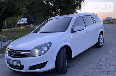 Opel Astra  2011