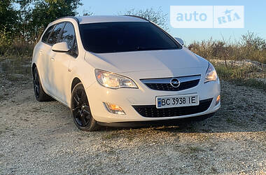 Opel Astra  2011