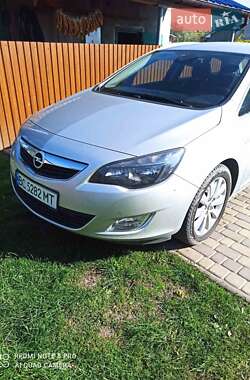 Opel Astra  2012