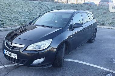 Opel Astra Sports Tourer 2011