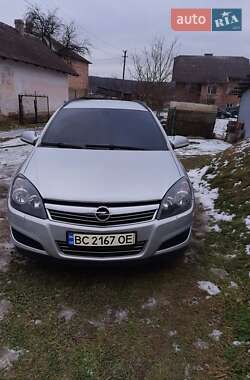 Opel Astra  2010