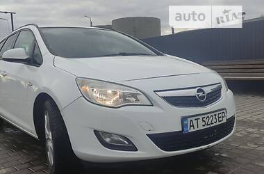 Opel Astra  2011