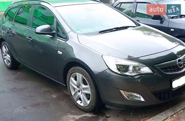 Opel Astra  2011