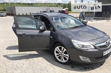 Opel Astra  2011