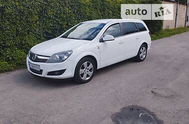 Opel Astra  2010