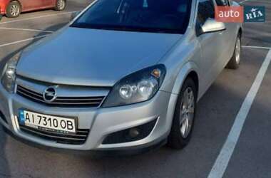 Opel Astra 2011