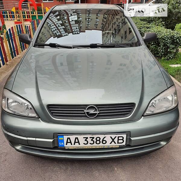 Седан Opel Astra