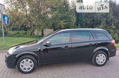 Opel Astra  2011