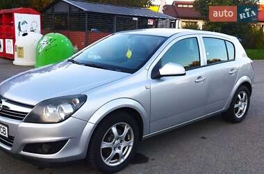 Opel Astra  2013